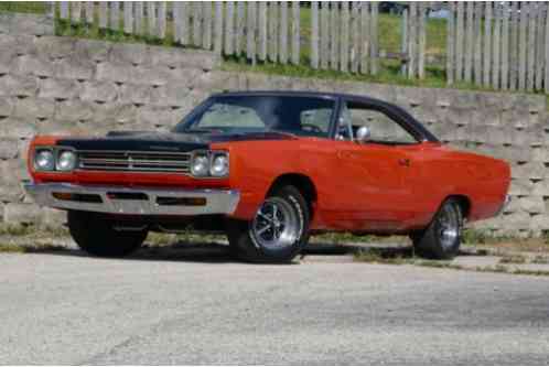 Plymouth Road Runner GTX CHARGER (1969)