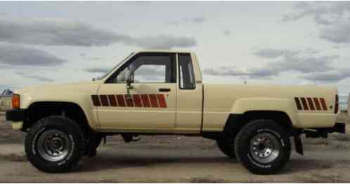 Toyota Other Pickup, Hilux, Deluxe (1985)