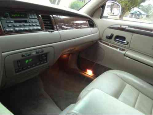 2002 Lincoln Town Car Special Edition