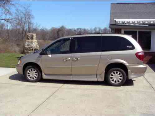 Chrysler Town & Country EX (2003)