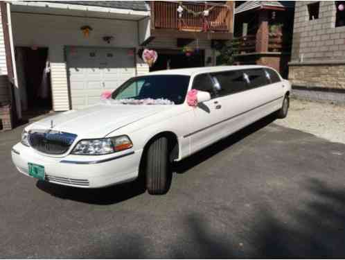 Lincoln Town Car LIMO (2005)