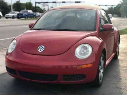 2006 Volkswagen Beetle-New 2. 5 2dr Convertible w/Automatic