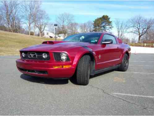Ford Mustang Base Coupe 2-Door (2007)