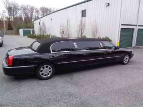 Lincoln Town Car Limo (2007)