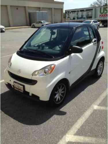 Smart Four two Black and white (2009)