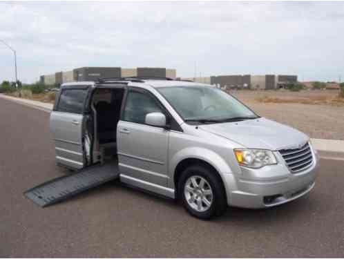 Chrysler Town & Country Touring (2010)
