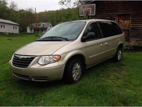 Chrysler Town & Country LX (2007)