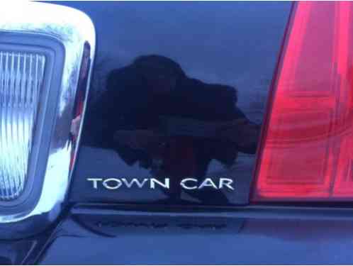 Lincoln Town Car Town Car Signature (2003)