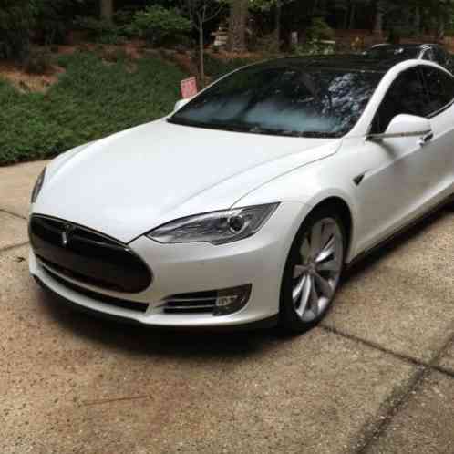 Tesla Model S (2015)