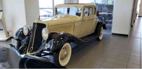 1933 Studebaker Commander Coupe, for two or four