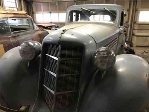 Auburn 851 Sedan (Suicide Doors) (1935)