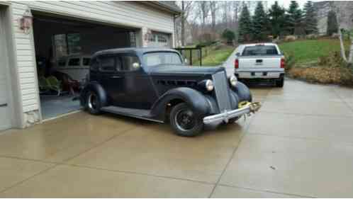 Packard 120 (1937)