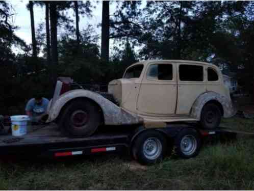 Packard Model 1500 (1937)