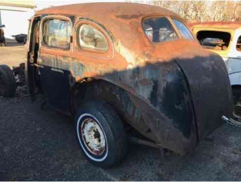 Packard 160 4 Door Custom Sedan (1940)