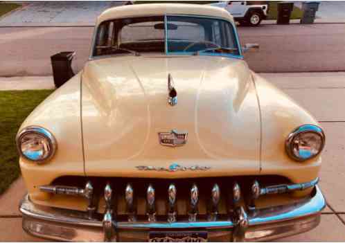 DeSoto 4-door Custom Sedan (1951)