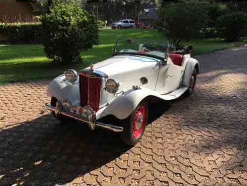 MG T-Series White with Red Interior (1952)