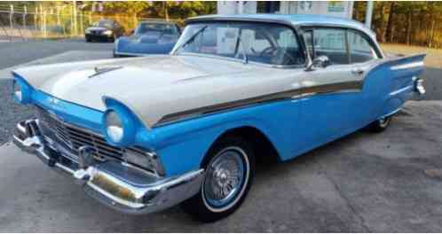 Ford Fairlane 2 door hardtop (1957)