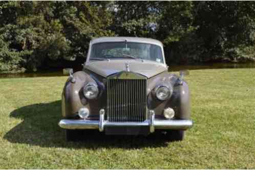 1957 Rolls-Royce Silver Cloud 4D