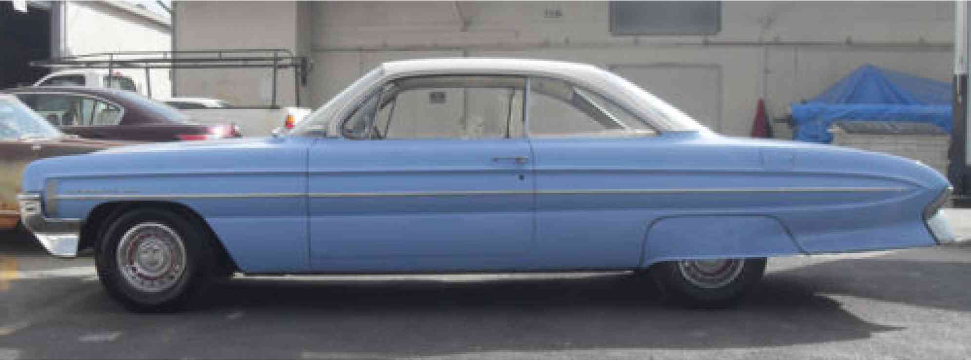 1961 Oldsmobile Eighty-Eight Holiday Coupe, Celebrity Sedan
