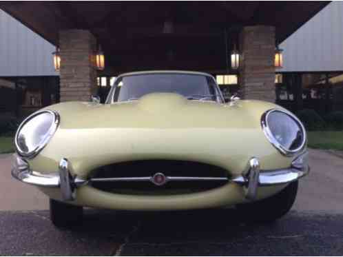 Jaguar E-Type COUPE XKE (1964)