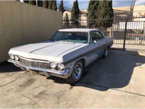 Chevrolet Impala 4 door no post (1965)