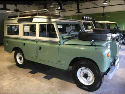 Land Rover Defender 5 door wagon (1965)