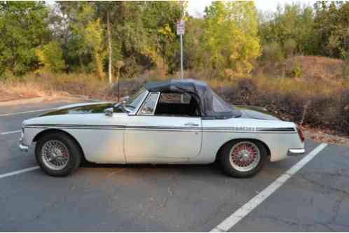 MG MGB Many New Improvements (1966)