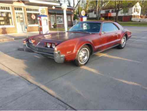 Oldsmobile Toronado Deluxe (1966)