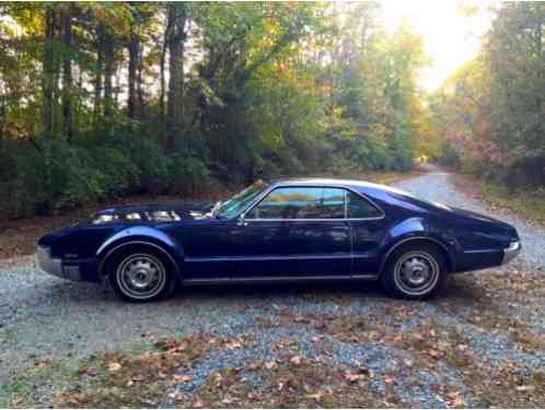 Oldsmobile Toronado Deluxe (1966)