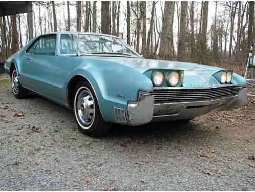 Oldsmobile Toronado Deluxe (1966)