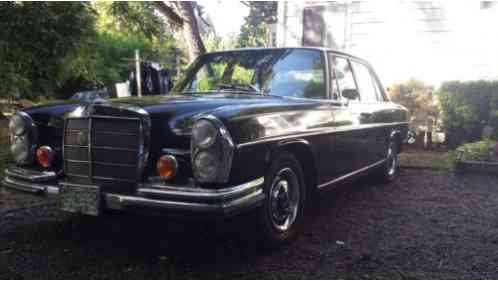 Mercedes-Benz 200-Series (1967)