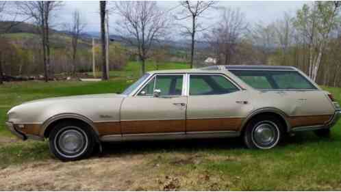 Oldsmobile Cutlass VISTA CRUISER (1969)