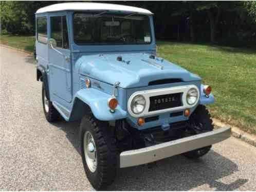 Toyota FJ Cruiser -- (1969)