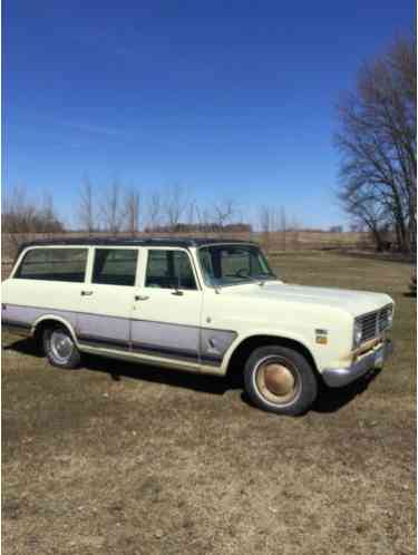 International Harvester Travelall (1972)