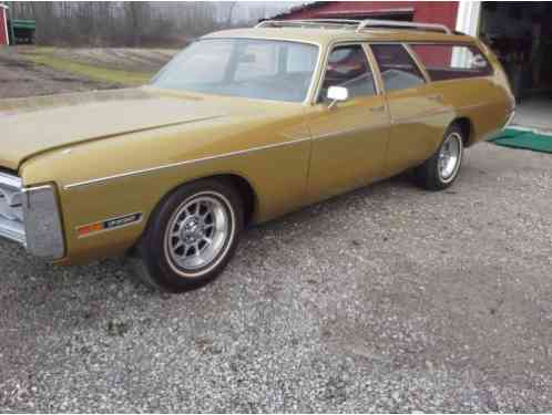 Plymouth Fury CUSTOM SUBURBAN (1972)