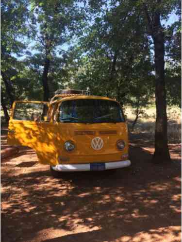 Volkswagen Bus/Vanagon Custom Mid (1972)