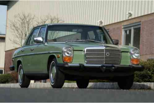 Mercedes-Benz 200-Series 240D (1975)