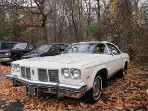 Oldsmobile Eighty-Eight Delta (1975)