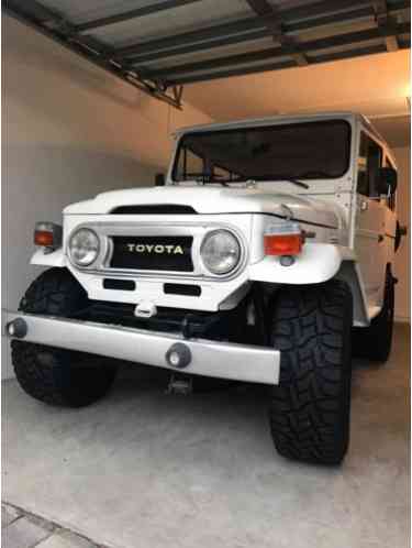 Toyota Land Cruiser FJ40 (1976)