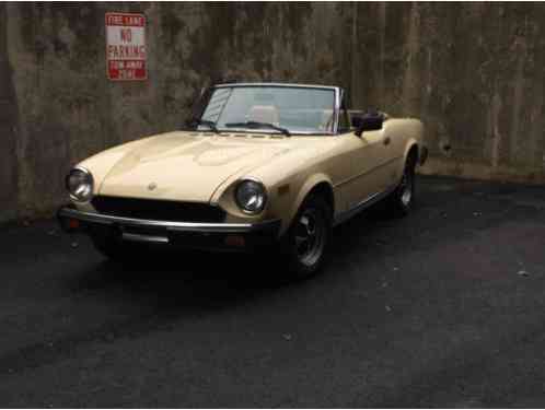 Fiat 124 Spider Spider Convertible (1979)