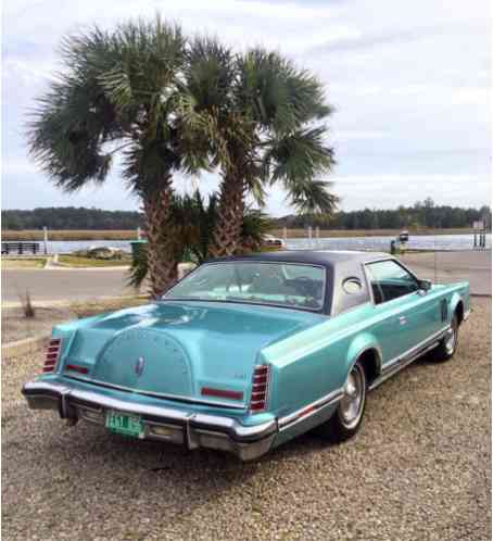 Lincoln Mark Series blue vinyl roof (1979)