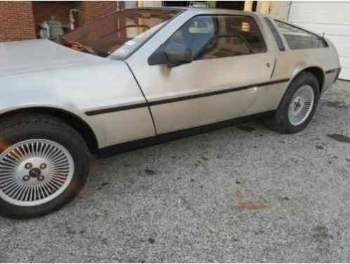 1981 DeLorean DMC -12 2 DOOR