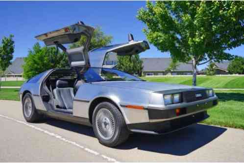 DeLorean DMC-12 -- (1981)