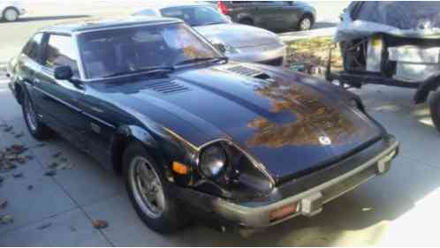 1982 Datsun Z-Series Gold Pinstriping & Wheels