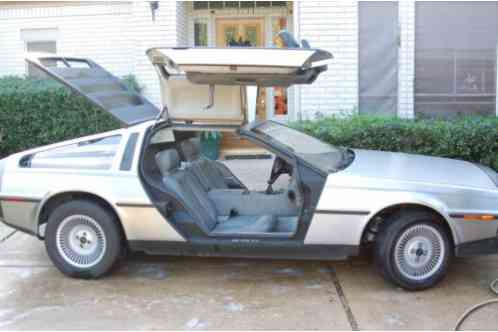 DeLorean Delorian (1982)