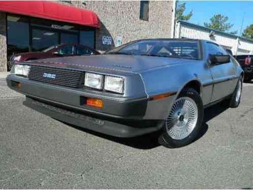 DeLorean DMC-12 -- (1983)