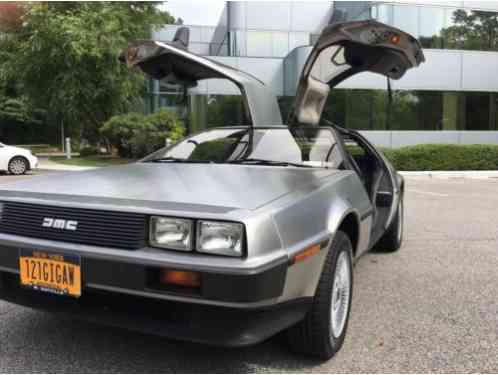 DeLorean DMC-12 (1983)