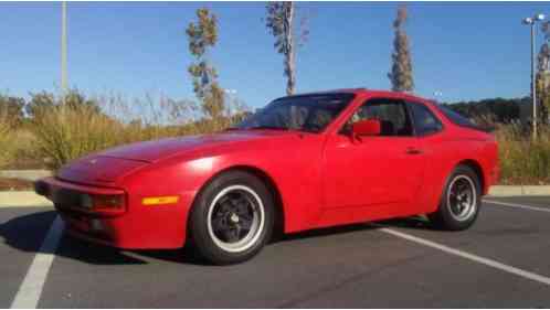 Porsche 944 (1983)