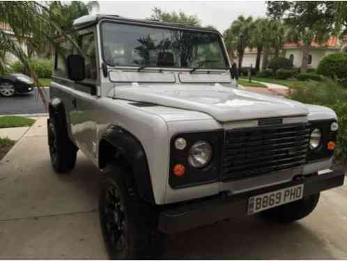 Land Rover Defender 2 Door (1984)