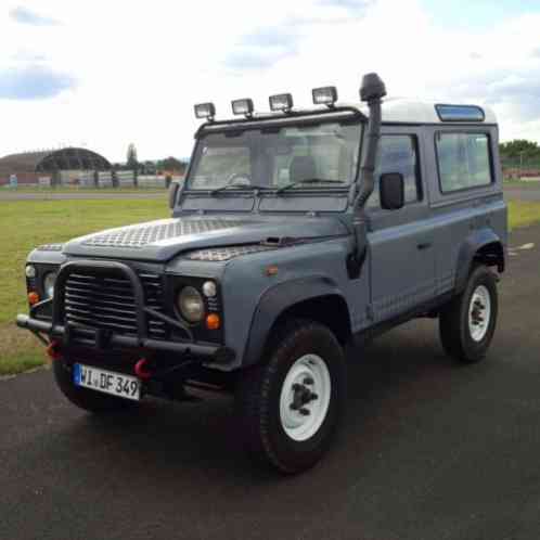 Land Rover Defender (1984)